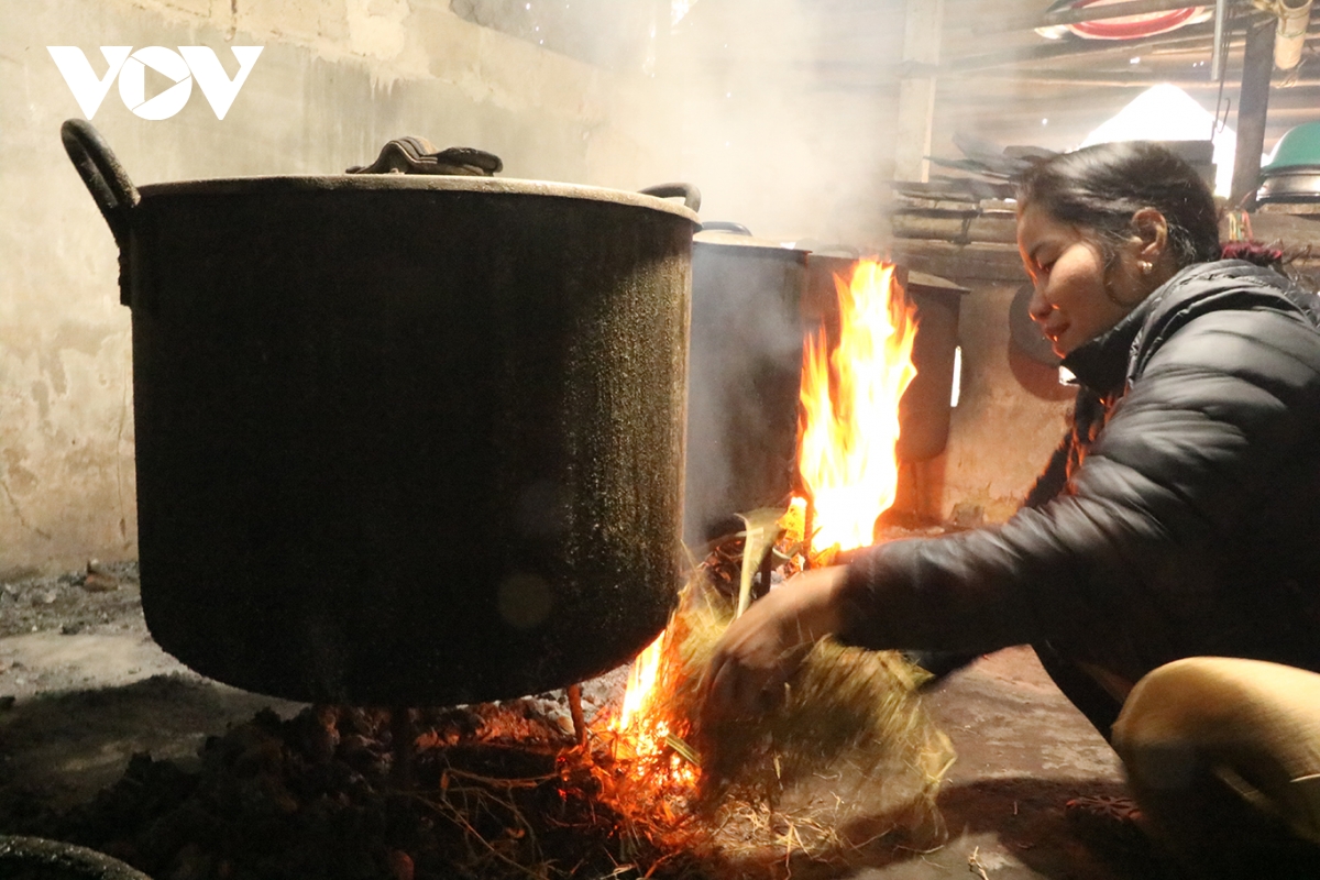 Độc đáo làng bánh tét mặt trăng ở Quảng Trị